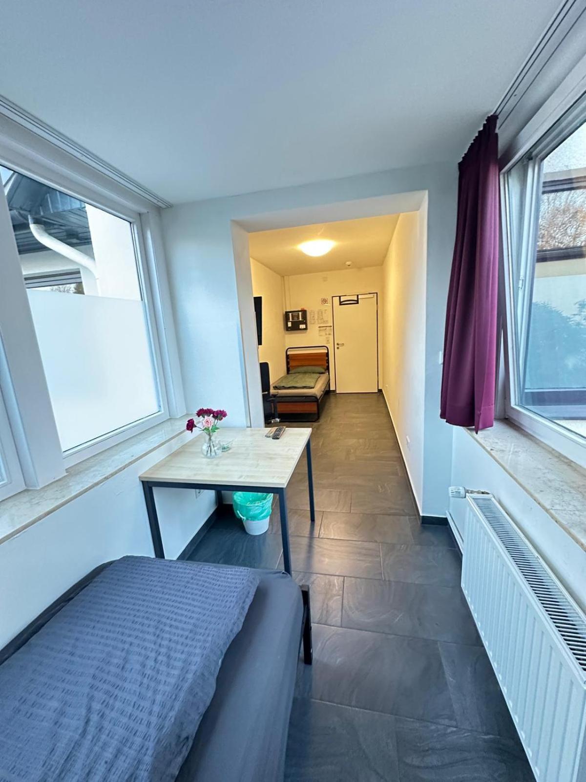 Mk Hostel Oyten - Free Wifi & Parking - 24H Check-In Экстерьер фото