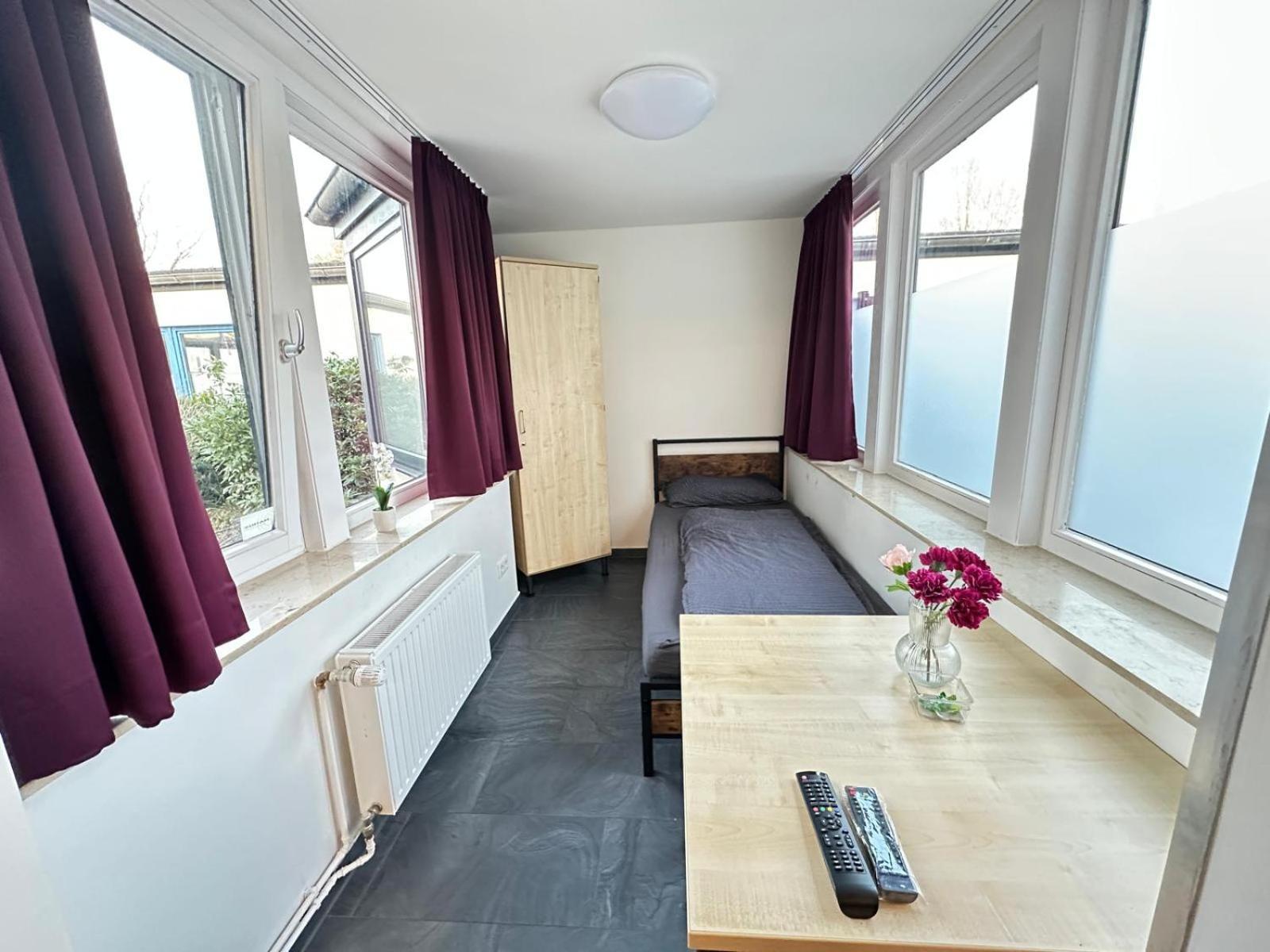 Mk Hostel Oyten - Free Wifi & Parking - 24H Check-In Экстерьер фото
