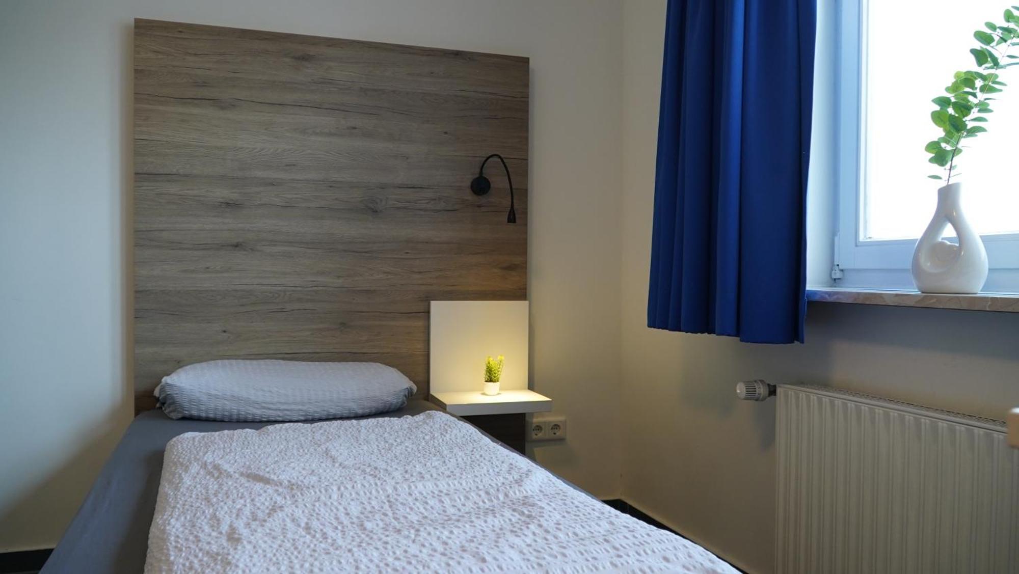 Mk Hostel Oyten - Free Wifi & Parking - 24H Check-In Экстерьер фото