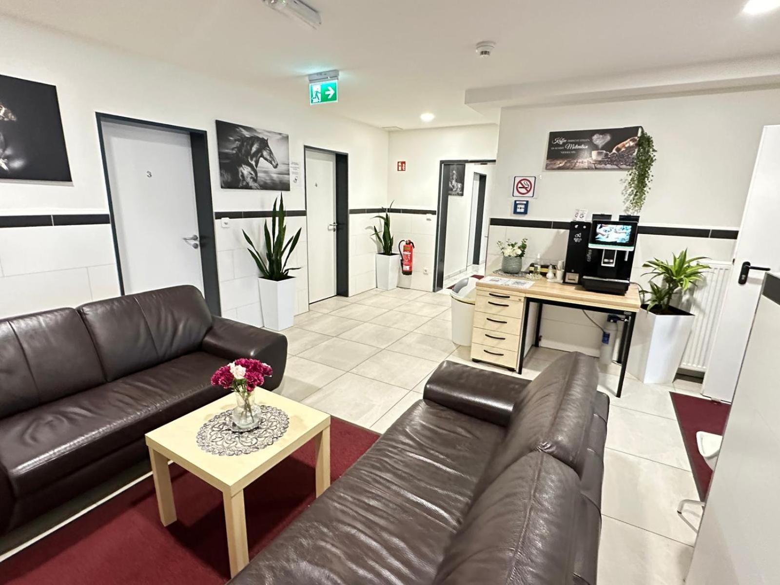 Mk Hostel Oyten - Free Wifi & Parking - 24H Check-In Экстерьер фото